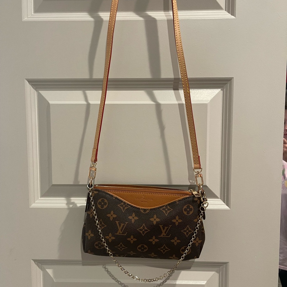 Faux Louis Vuitton